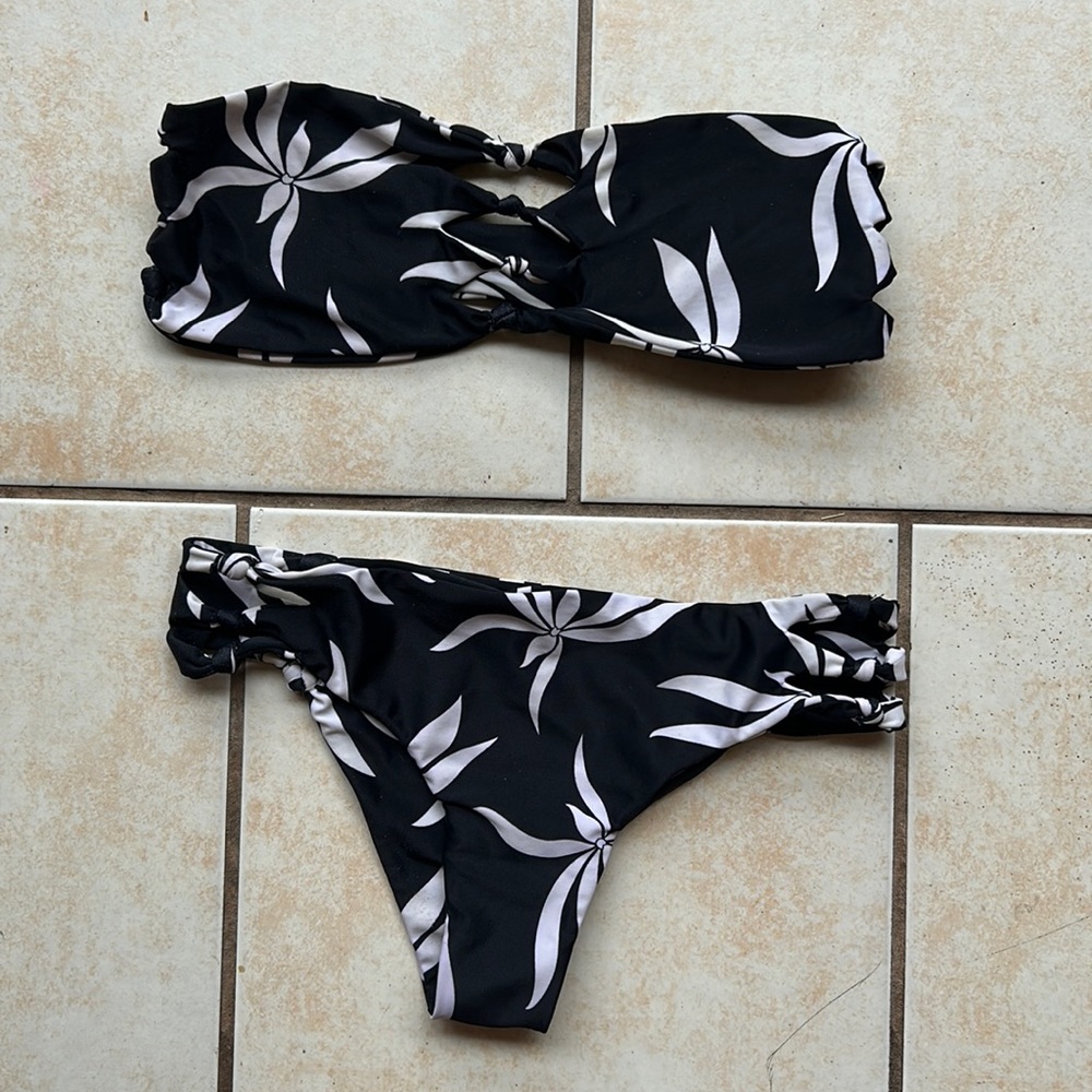 COPY - Medium mikoh black and white bikini